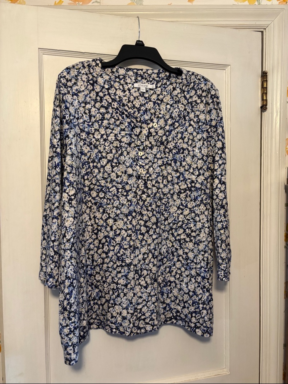 Chico's Blue Floral V-Neck Tunic Top
Size 4 (XXL)